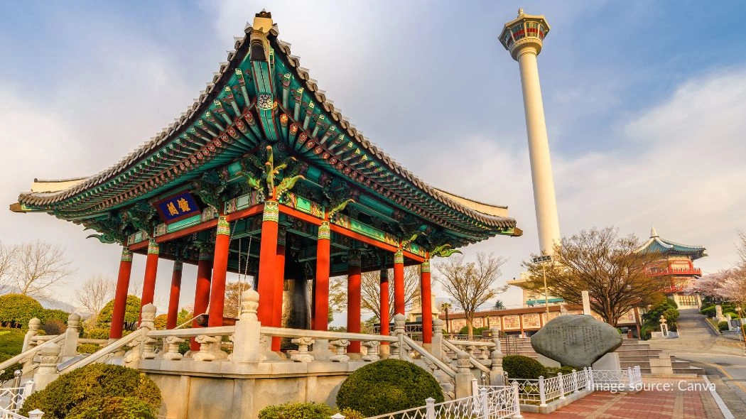 Busan Tower di area Yongdusan Park