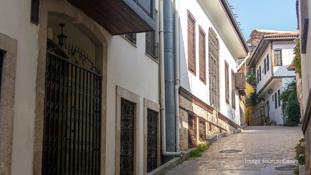Rumah bergaya Ottoman di gang sempit Kota Tua Kaleiçi