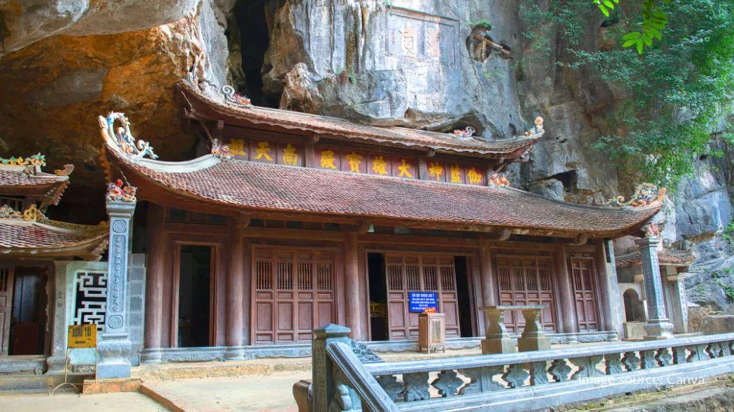 Area depan Thuong Pagoda di Bich Dong Pagoda