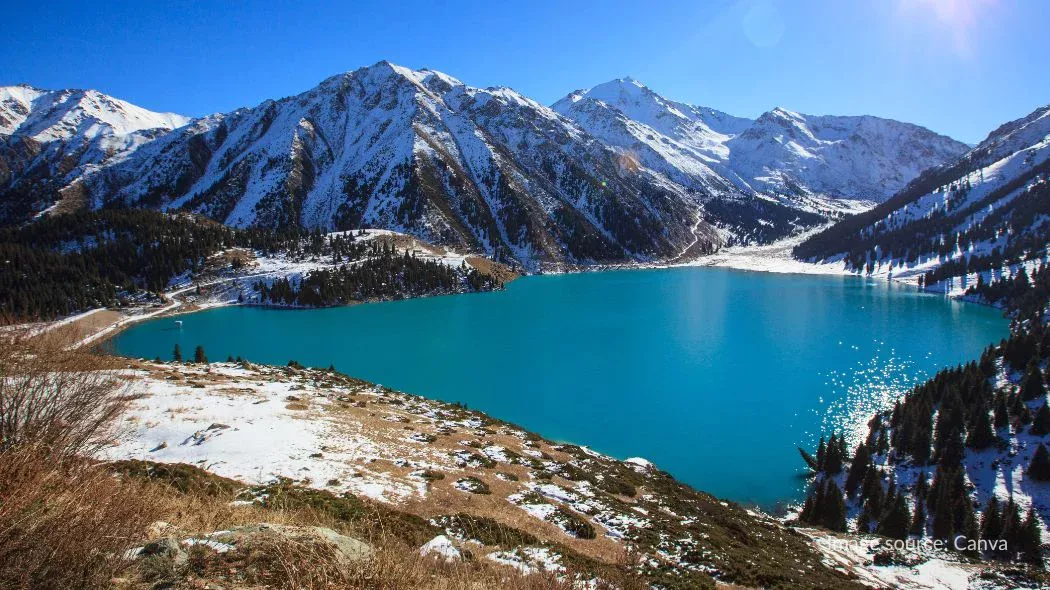 Big Almaty Lake saat salju mulai mencair