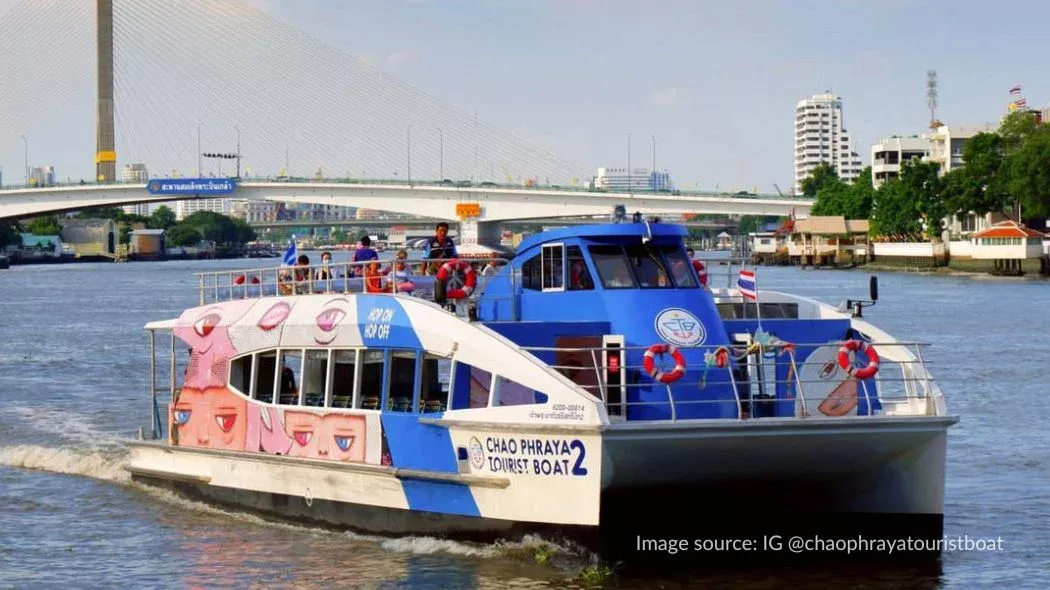 Kapal wisata Catamaran Boat dari Chao Phraya Boat Tour