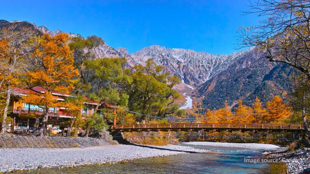 Kappa Bridge di Kamikochi saat musim gugur