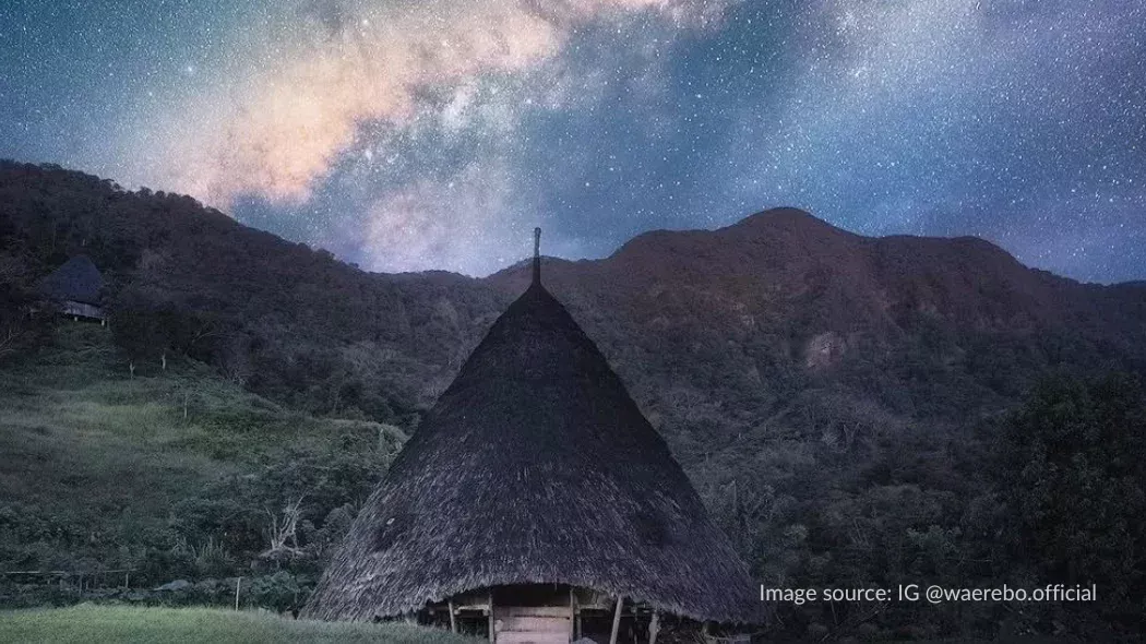 Milky way di atas langit desa adat Wae Rebo
