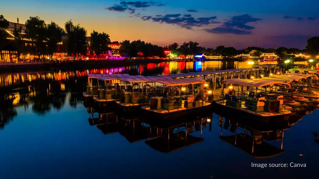 Houhai Bar Street dan danau buatannya, tempat wisata di beijing untuk kulineran malam
