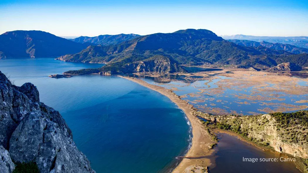 Iztuzu Beach, pantai di Turki yang bersebelahan dengan air tawar dari Sungai Delta Dalyan