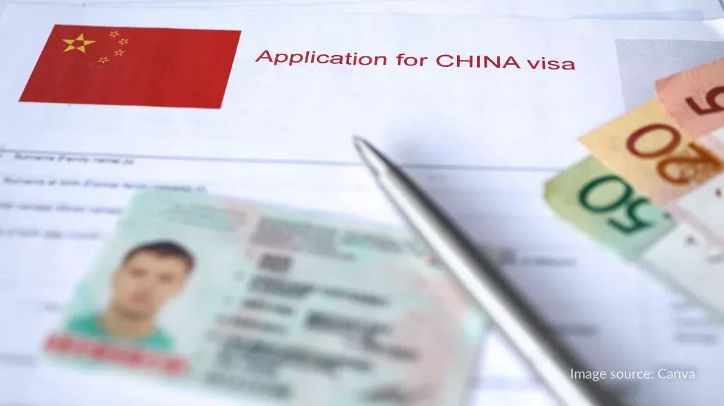 Mengisi formulir aplikasi dan memenuhi syarat pas foto visa China sesuai ketentuan