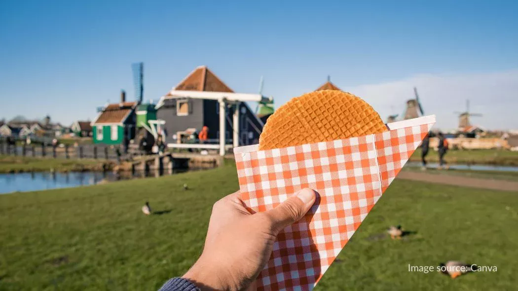 Menikmati stroopwafel langung di Belanda