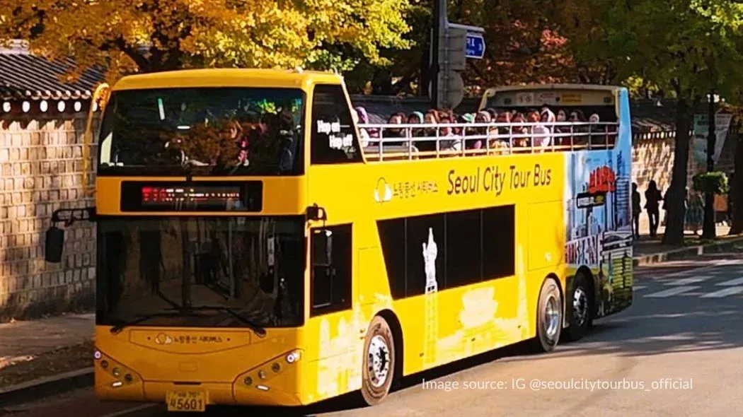 Naik Seoul City Tour Bus dari operator Yellow Balloon City Bus