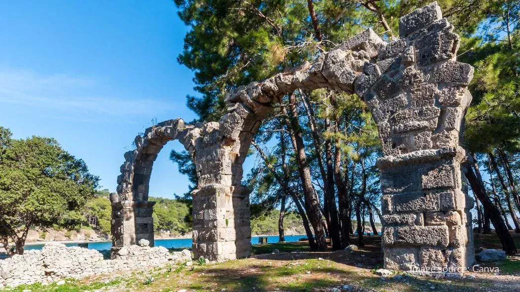 Reruntuhan kuno di Phaselis Beach