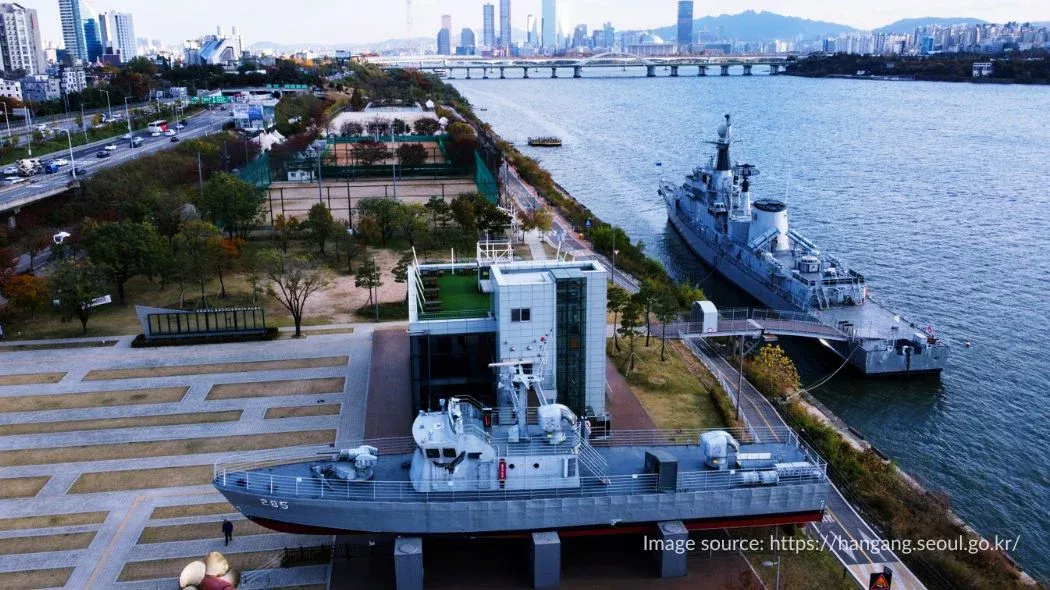 Seoul Battleship di Mangwon Hangang Park