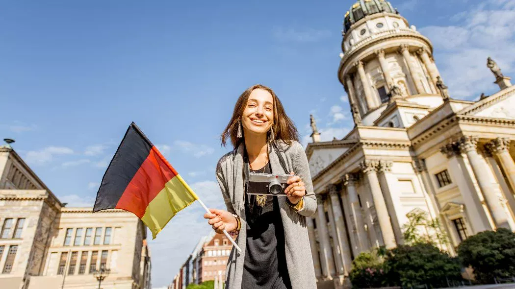 visa schengen adalah dokumen penting untuk traveling sepuasnya di Berlin hingga 90 hari