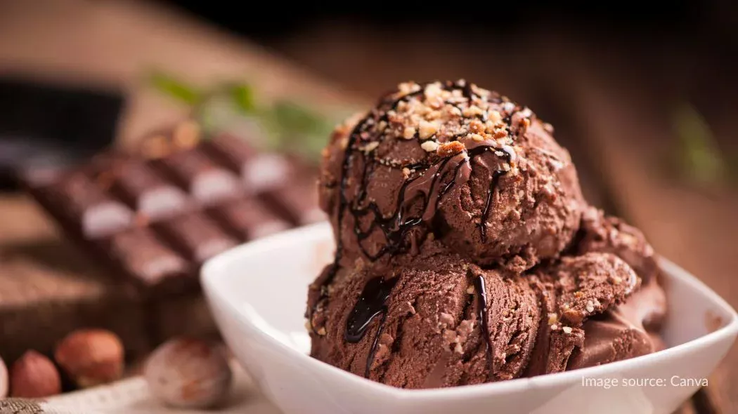 Semangkuk es krim cokelat