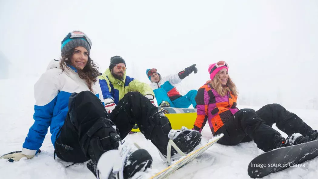 Snow boarding bersama teman-teman