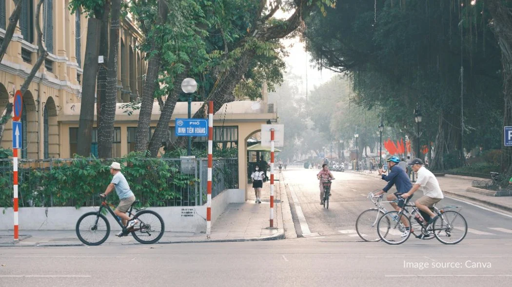bersepeda keliling Hanoi