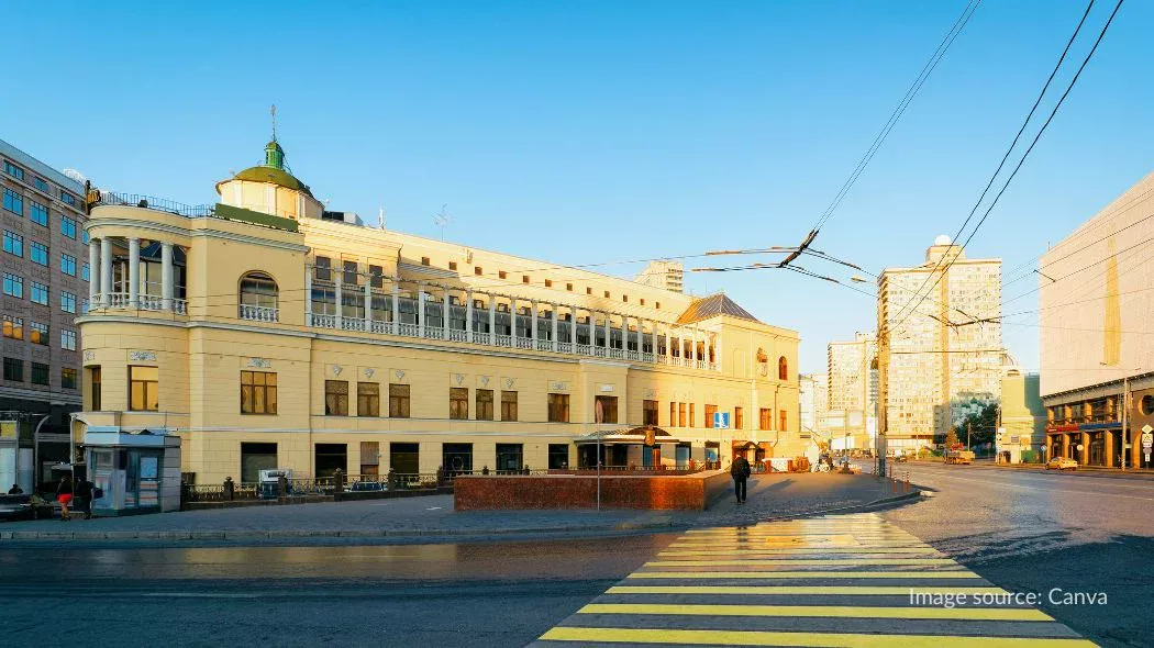 persimpangan di Old Arbat Street