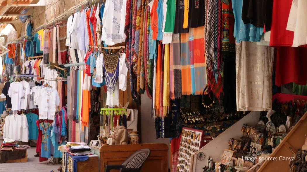 toko yang menjual pakaian di Mesir