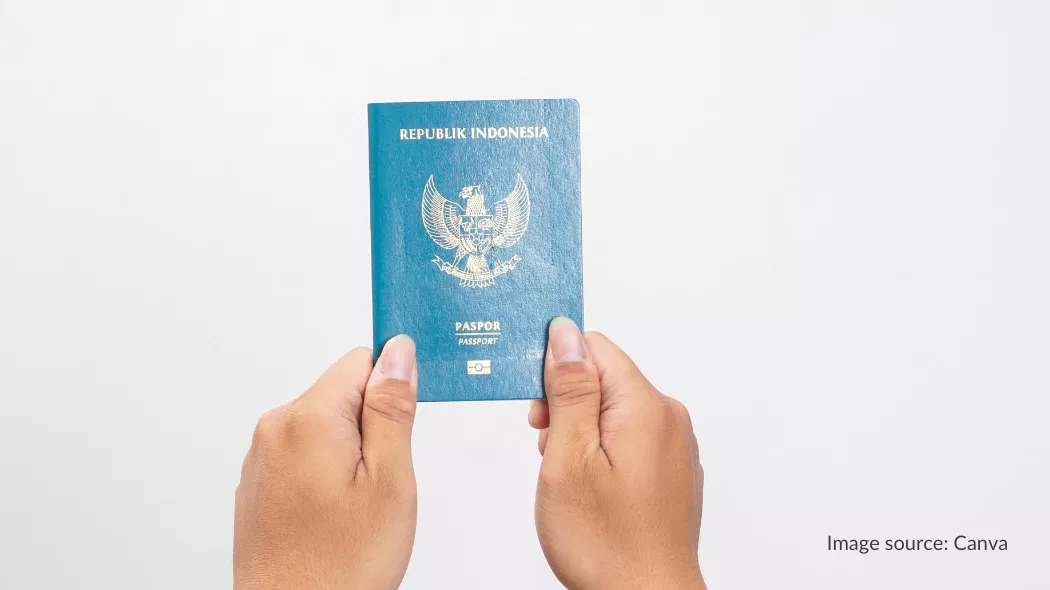 Mengambil paspor elektronik di kantor imigrasi terdekat