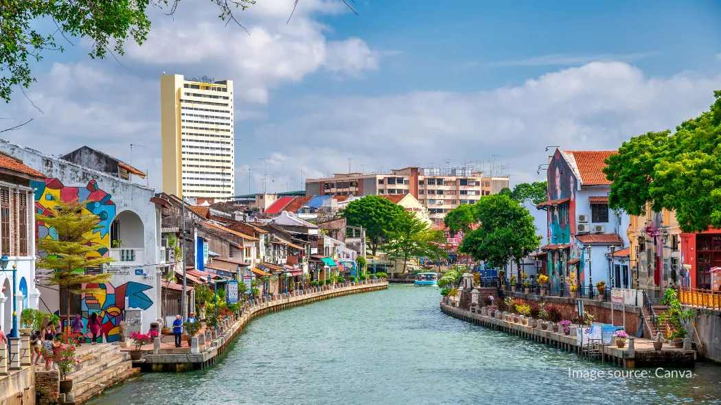 Sungai yang membelah kota Melaka