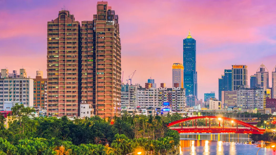 View kota Kaohsiung menjelang senja