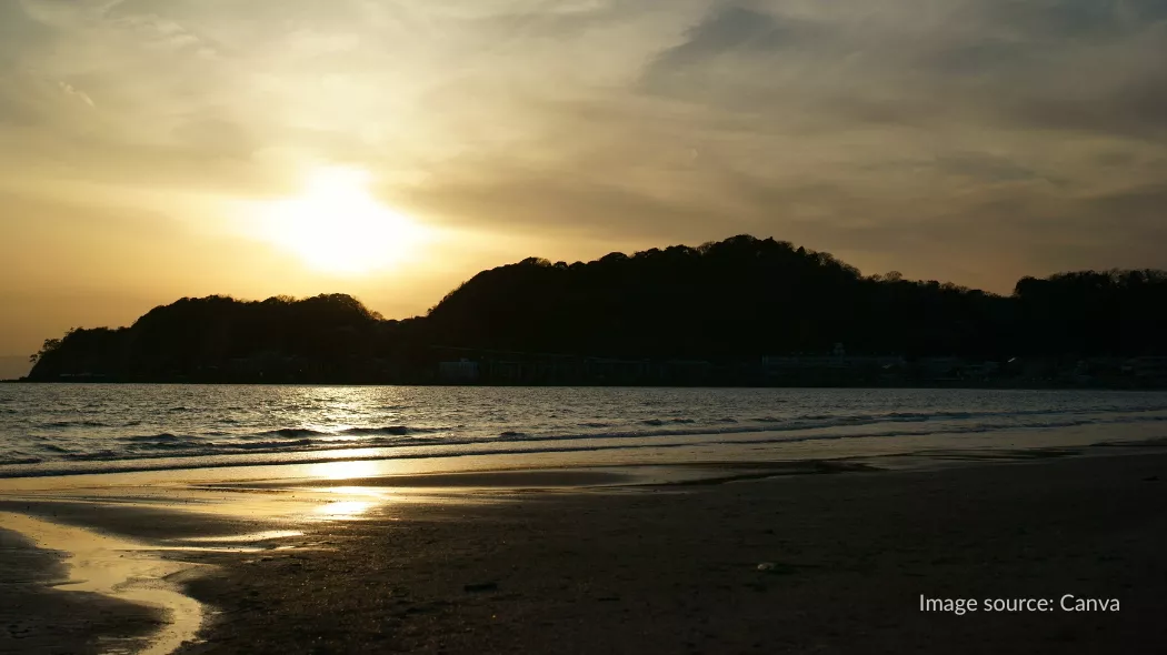 Pantai Yuigahama di Kamakura Jepang